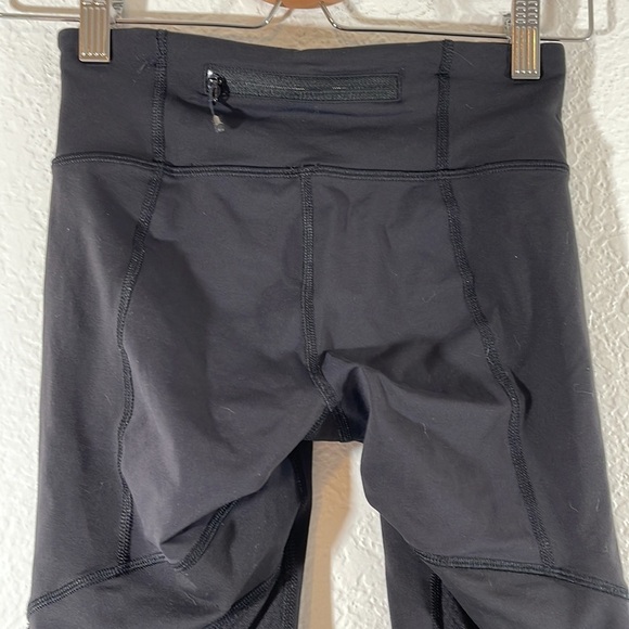 Lululemon Women's Scrunch Hem Capri Leggings Size 4 Black Rear Zip Pocket - Picture 5 of 11